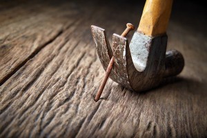 how-to-remove-nails-from-wood-claw-hammer